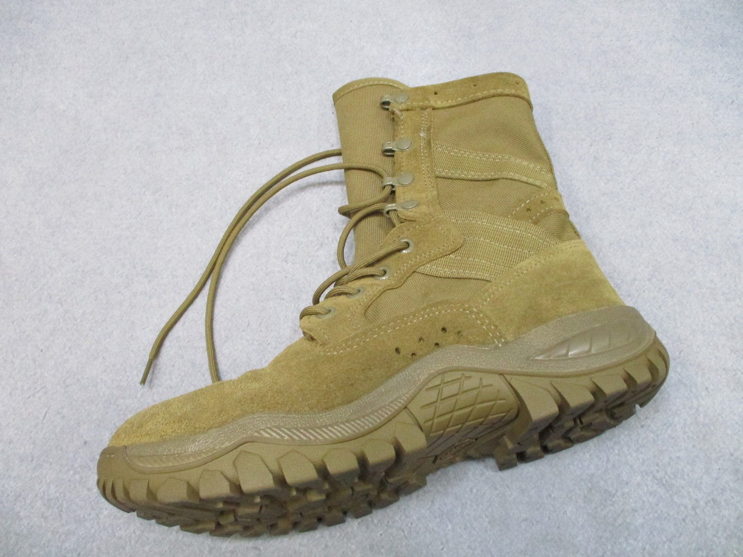 Belleville Coyote Ultra Light Assault Boots Women's US 9.0 R Vibram Made in USA